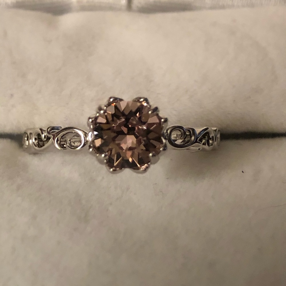Silver ring w/light pink stone